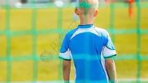 库里16分助勇士胜，戴维斯24+12独木难支